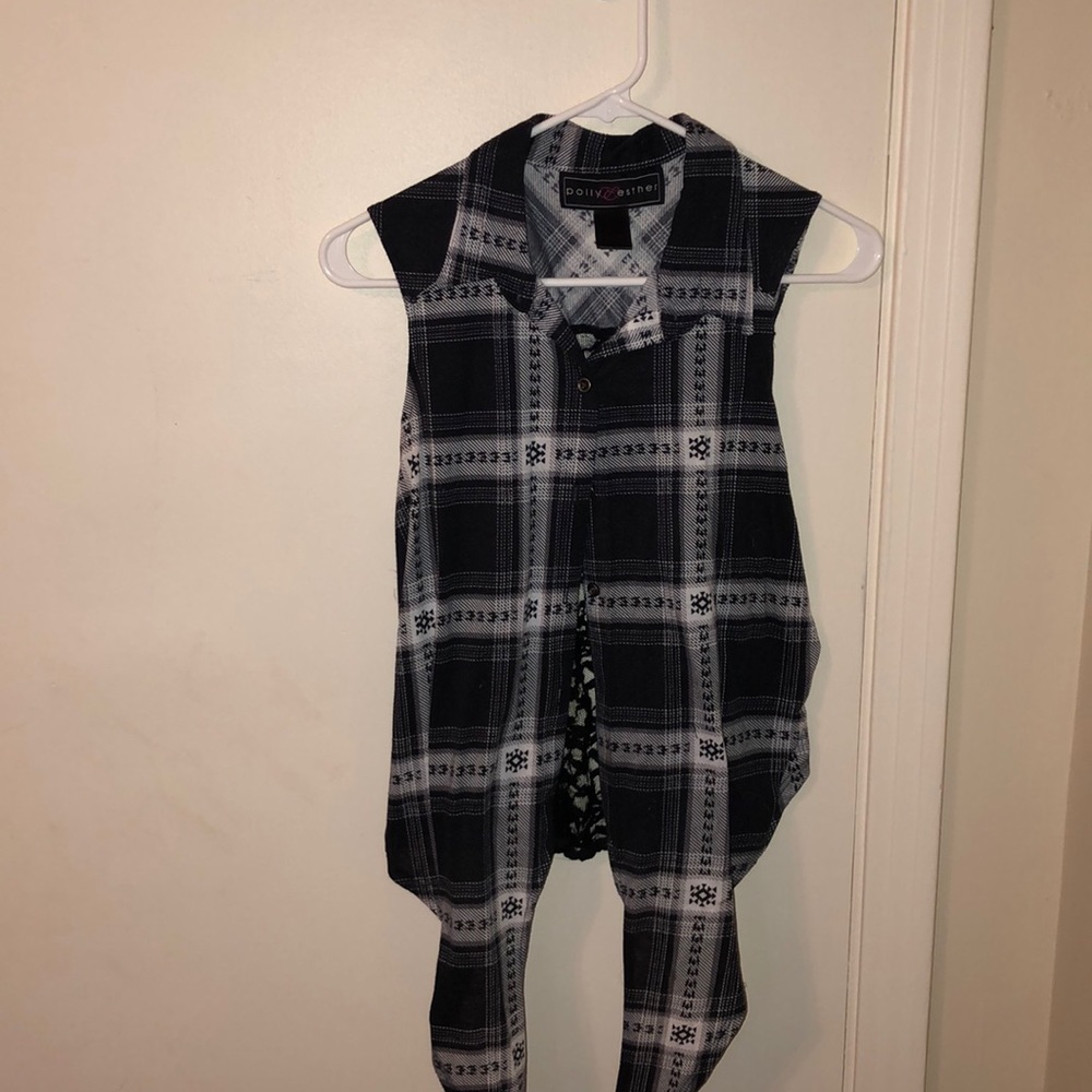 Cute sleeveless tank with lace in the back